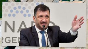 Lee más sobre el artículo ¿QUIÉN ES EL SENADOR DE LOS 200.000 DÓLARES?